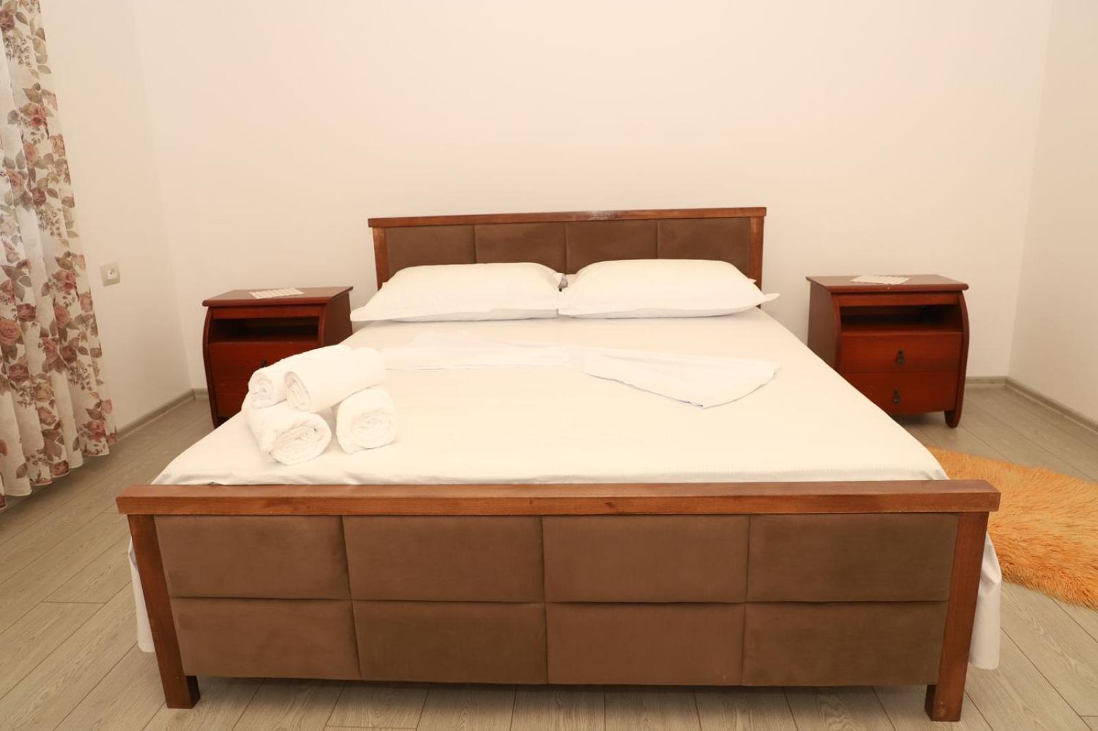 Georgemishel Guest House Μπεράτ Εξωτερικό φωτογραφία