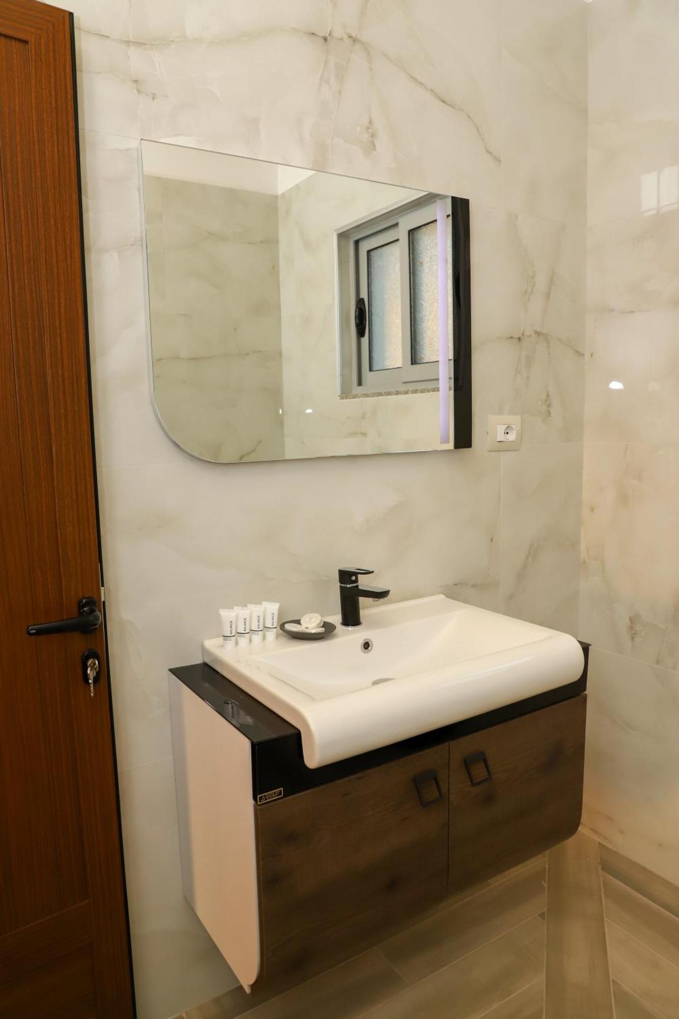 Georgemishel Guest House Μπεράτ Εξωτερικό φωτογραφία