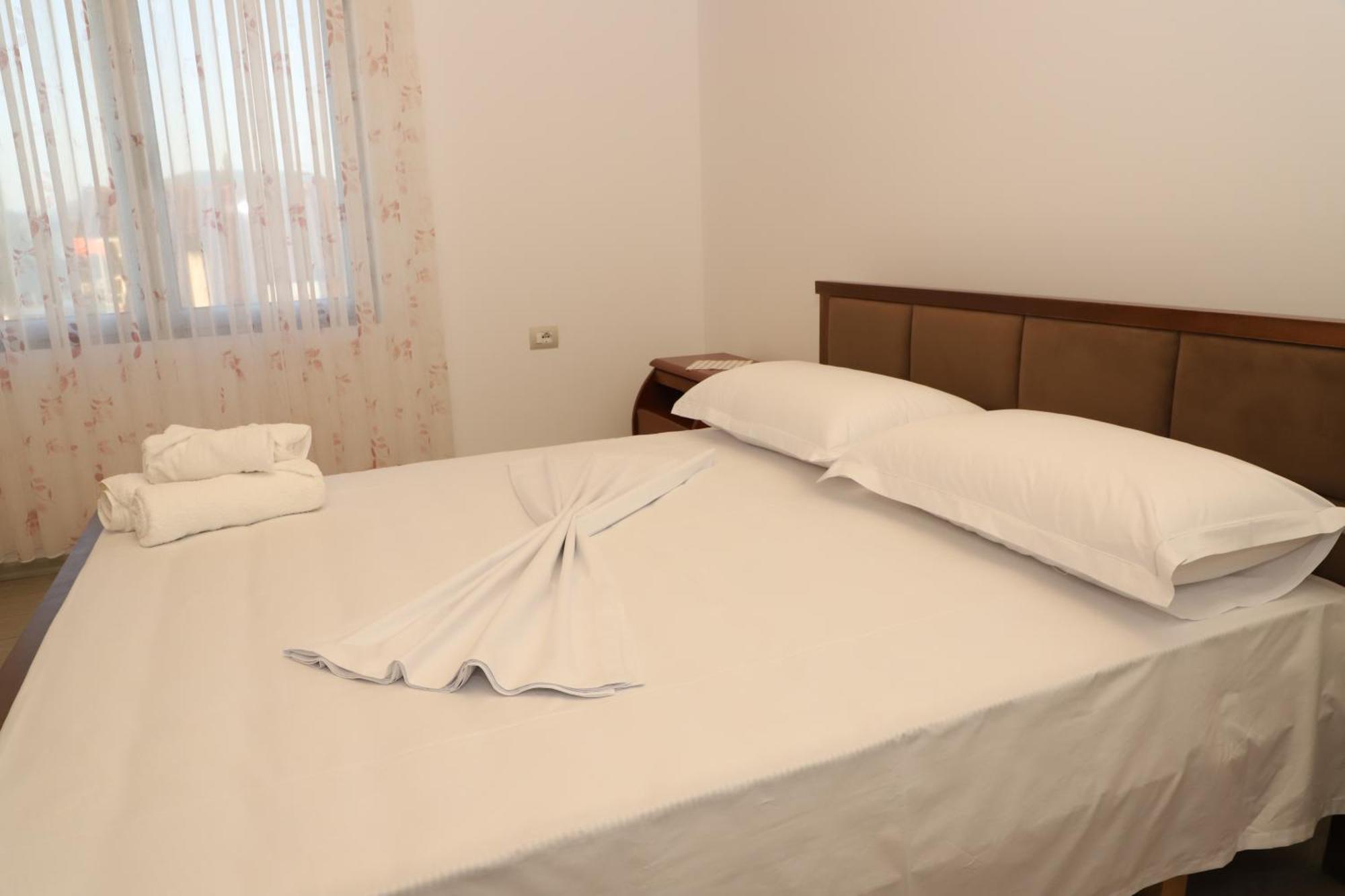 Georgemishel Guest House Μπεράτ Εξωτερικό φωτογραφία