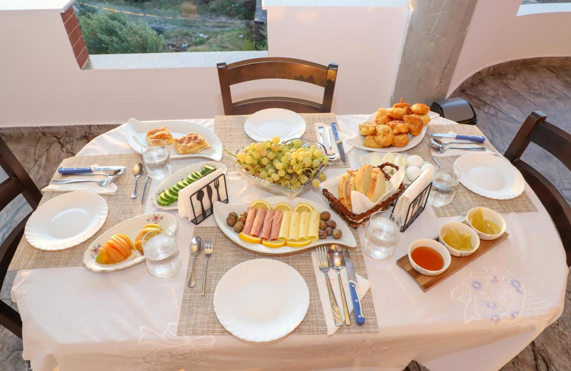 Georgemishel Guest House Μπεράτ Εξωτερικό φωτογραφία
