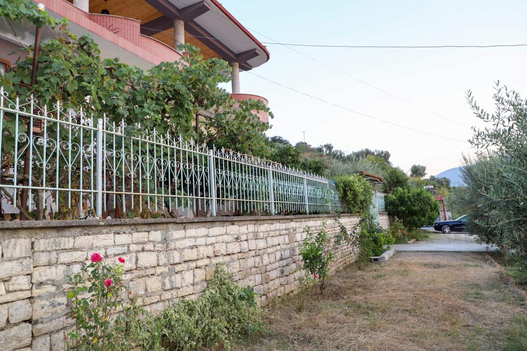 Georgemishel Guest House Μπεράτ Εξωτερικό φωτογραφία