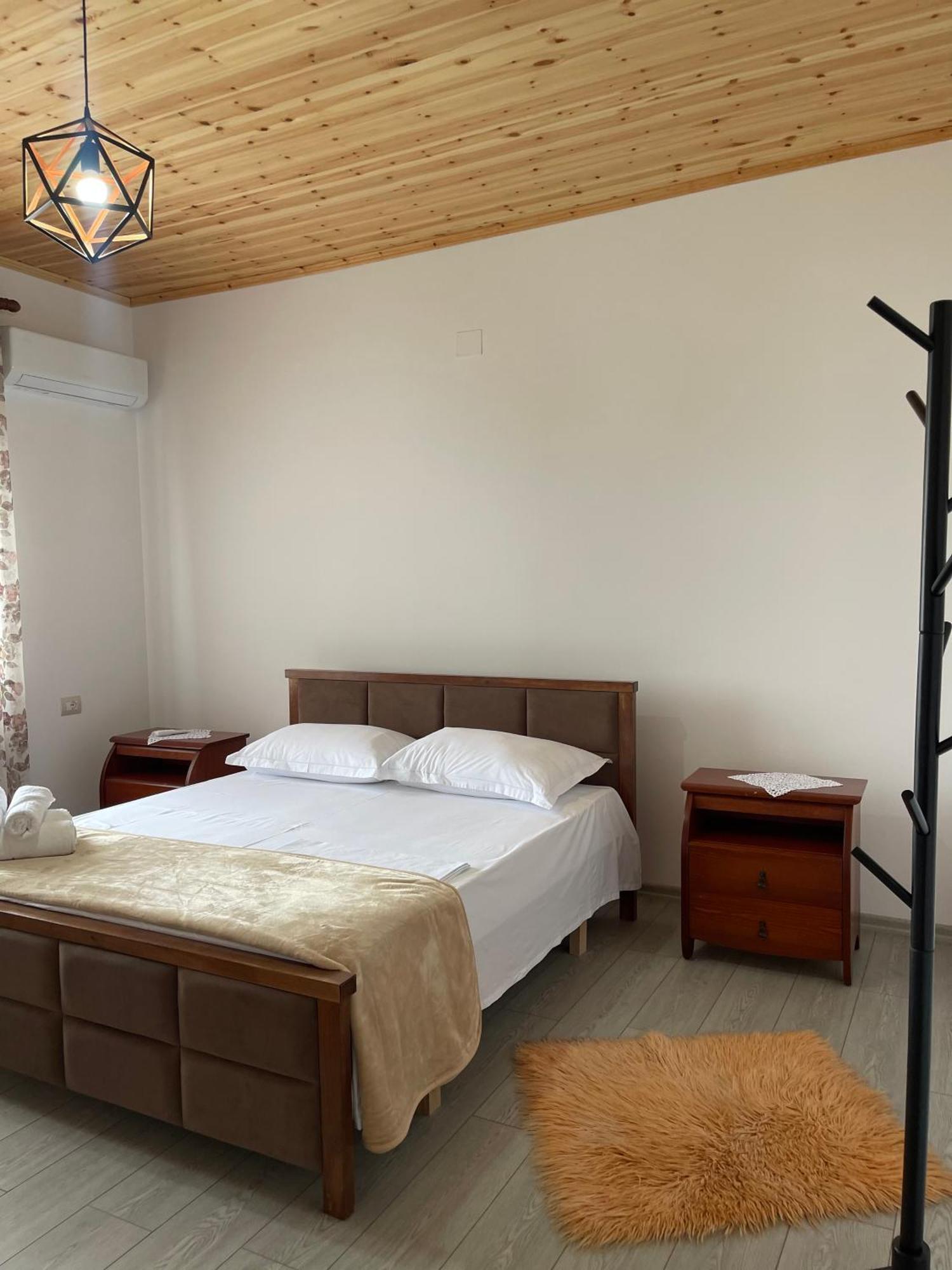 Georgemishel Guest House Μπεράτ Εξωτερικό φωτογραφία